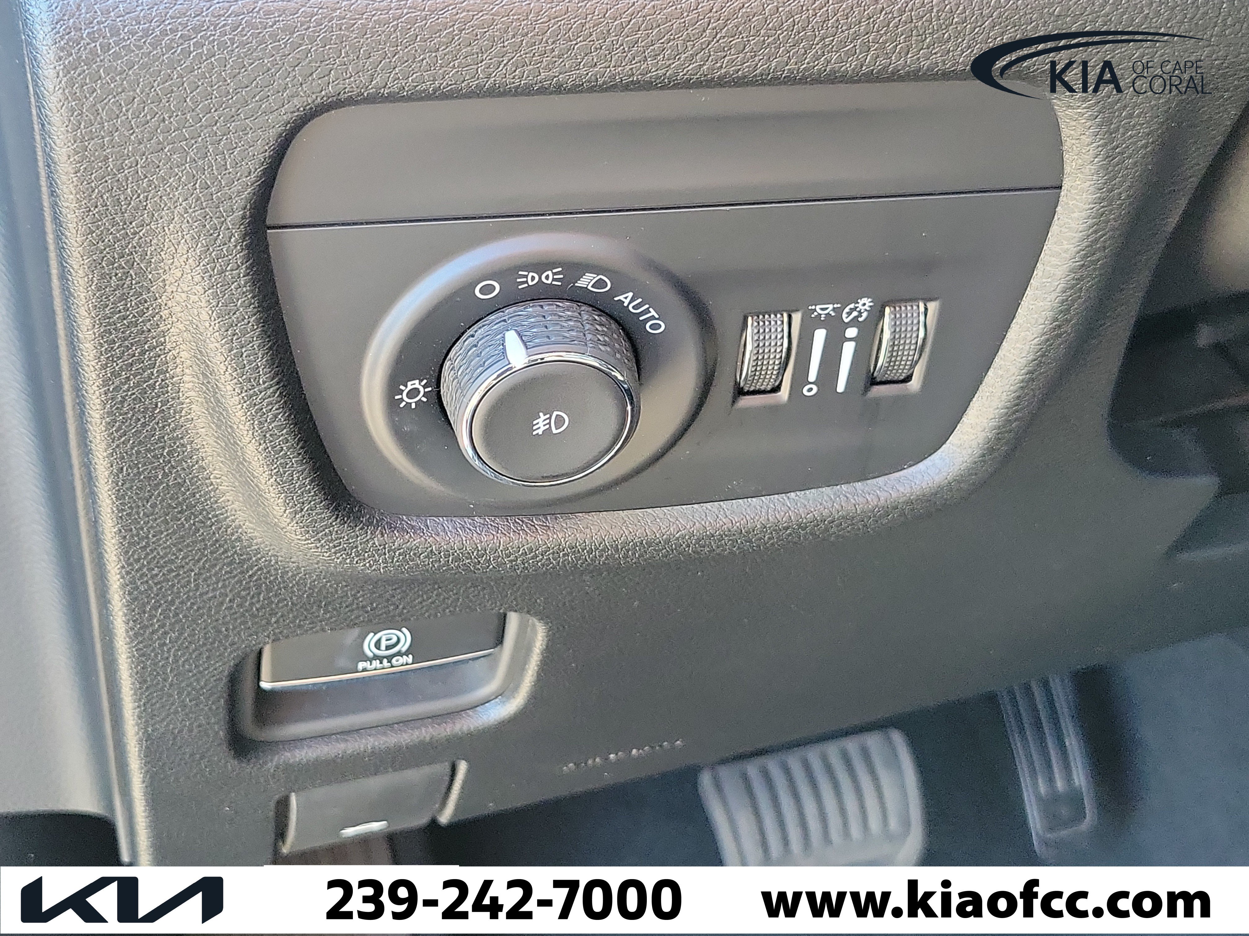 Used 2024 Jeep Grand Cherokee Limited w/ Black Appearance Package AWD/4WD image 26