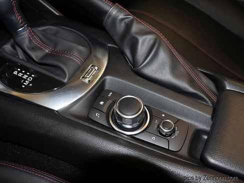 Used 2019 MAZDA MX-5 Miata RF Grand Touring image 23