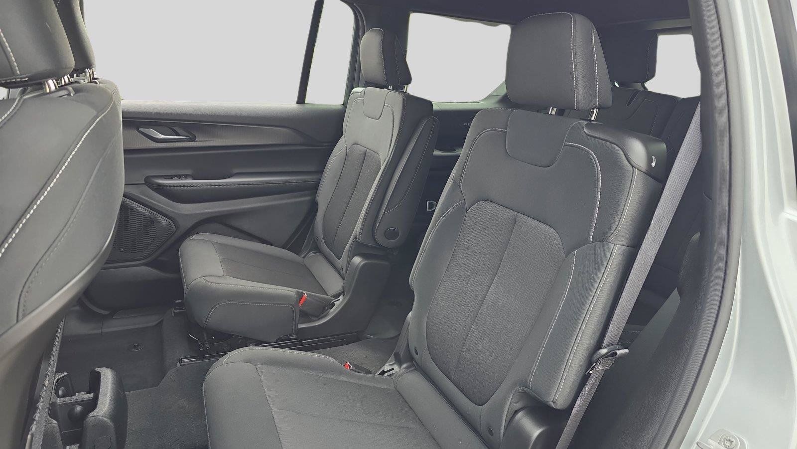 Used 2025 Jeep Grand Cherokee L Laredo w/ Luxury Tech Group I AWD/4WD image 18
