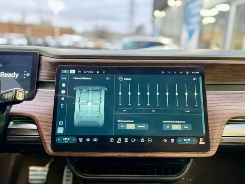 Used 2023 Rivian R1S Launch Edition image 23