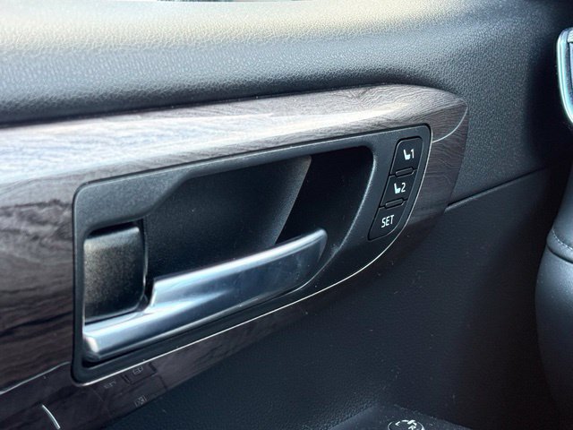Used 2022 Toyota Highlander Platinum FWD image 27