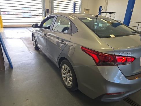 Used 2022 Hyundai Accent SE FWD image 1