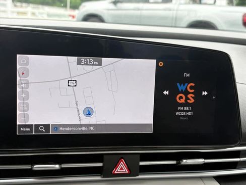 Used 2024 Hyundai Elantra Limited FWD image 13