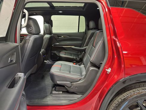 Used 2025 Chevrolet Traverse RS image 11