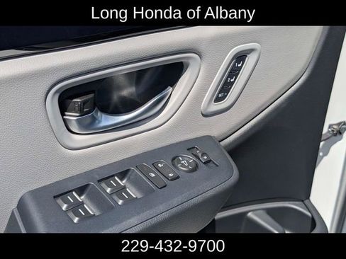 Used 2025 Honda Pilot Touring image 14