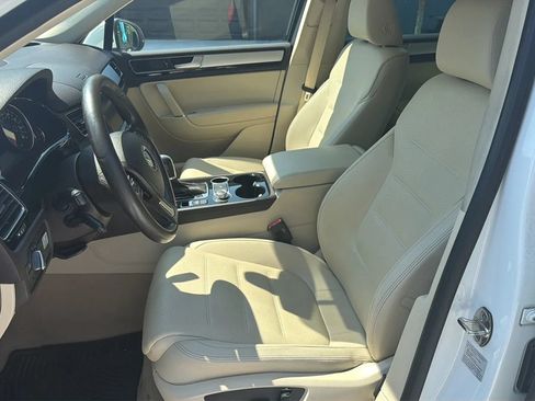 Used 2015 Volkswagen Touareg Sport AWD/4WD image 10