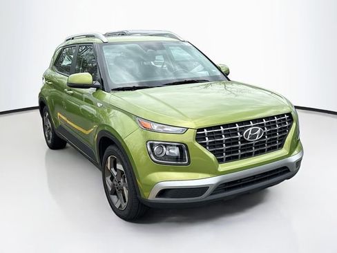 Used 2024 Hyundai Venue SEL FWD image 11