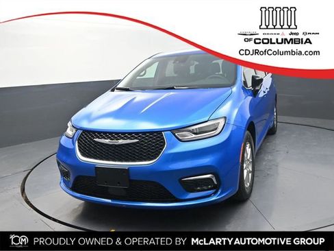 New 2026 Chrysler Pacifica Select image 1