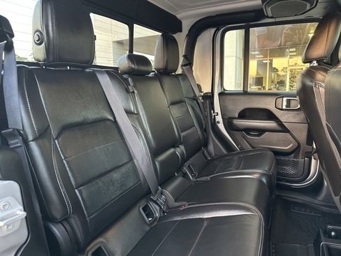 Used 2020 Jeep Gladiator Overland image 39