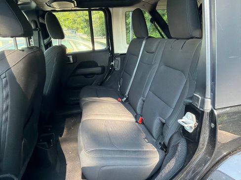 Used 2021 Jeep Wrangler Unlimited Sahara AWD/4WD image 8
