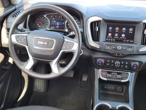 Used 2022 GMC Terrain SLE w/ Driver Convenience Package image 9