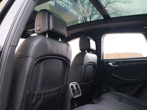 Used 2022 Porsche Macan w/ Premium Package Plus AWD/4WD image 26