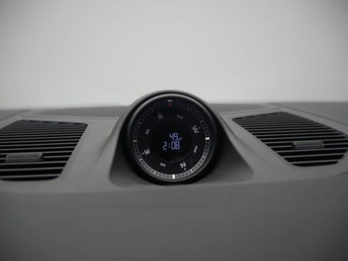 Certified 2025 Porsche Cayenne AWD/4WD image 46