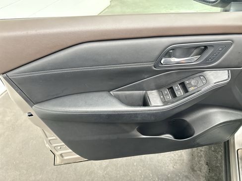 Used 2023 Nissan Rogue SL w/ SL Premium Package image 20