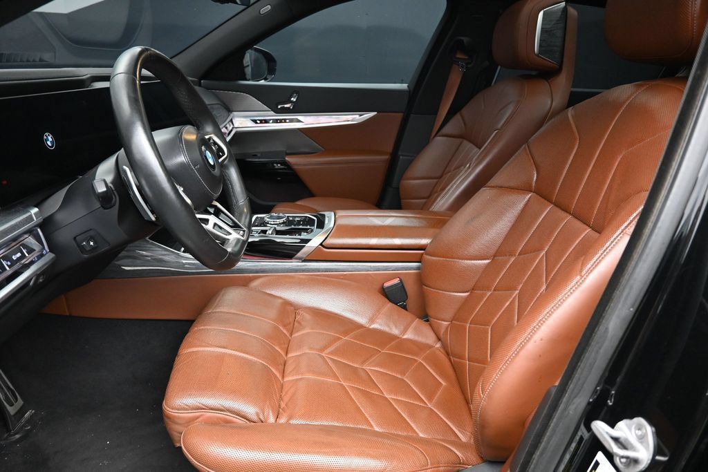 Used 2023 BMW 760i xDrive AWD/4WD image 16