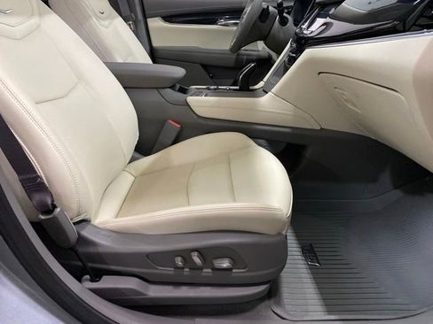 Used 2025 Cadillac XT6 Premium Luxury w/ Technology Package FWD image 33