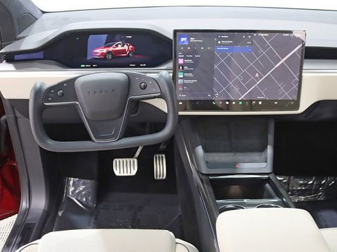 Used 2023 Tesla Model X Plaid image 13