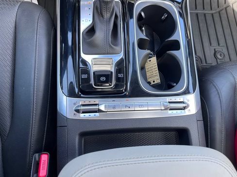 Certified 2024 Kia Carnival SX Prestige FWD image 20