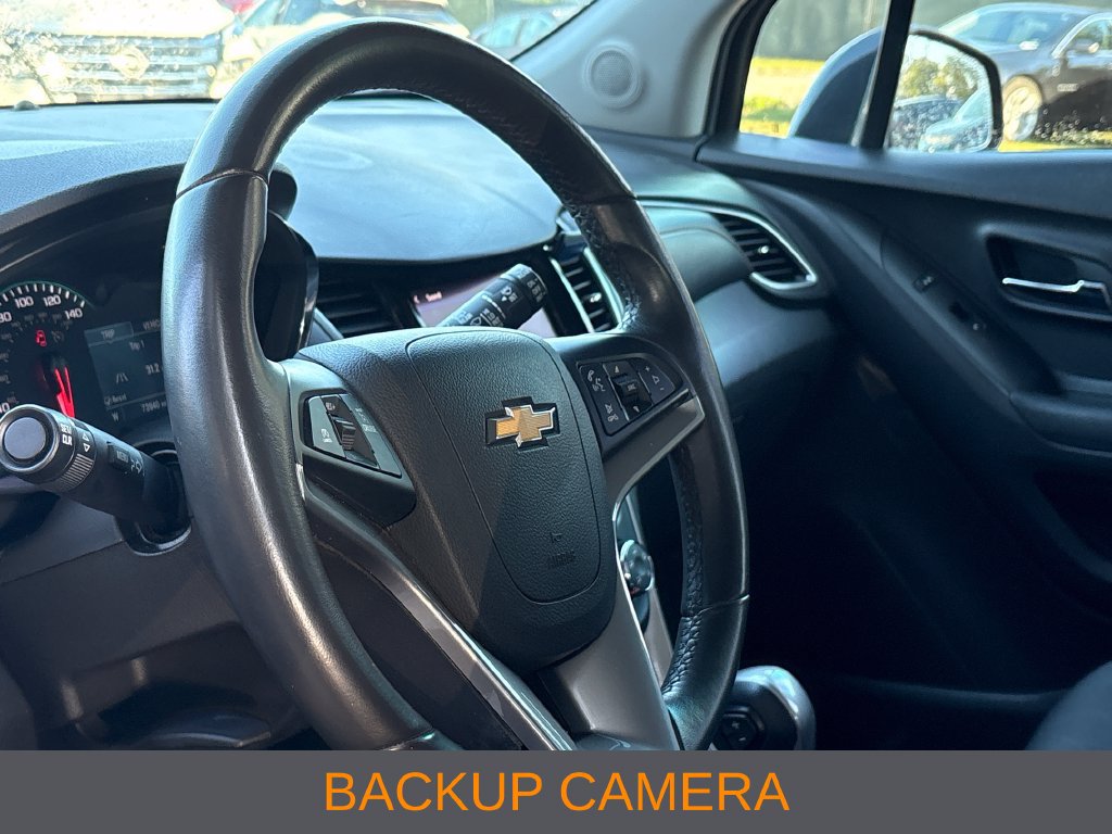 Used 2022 Chevrolet Trax LT w/ LT Convenience Package FWD image 5
