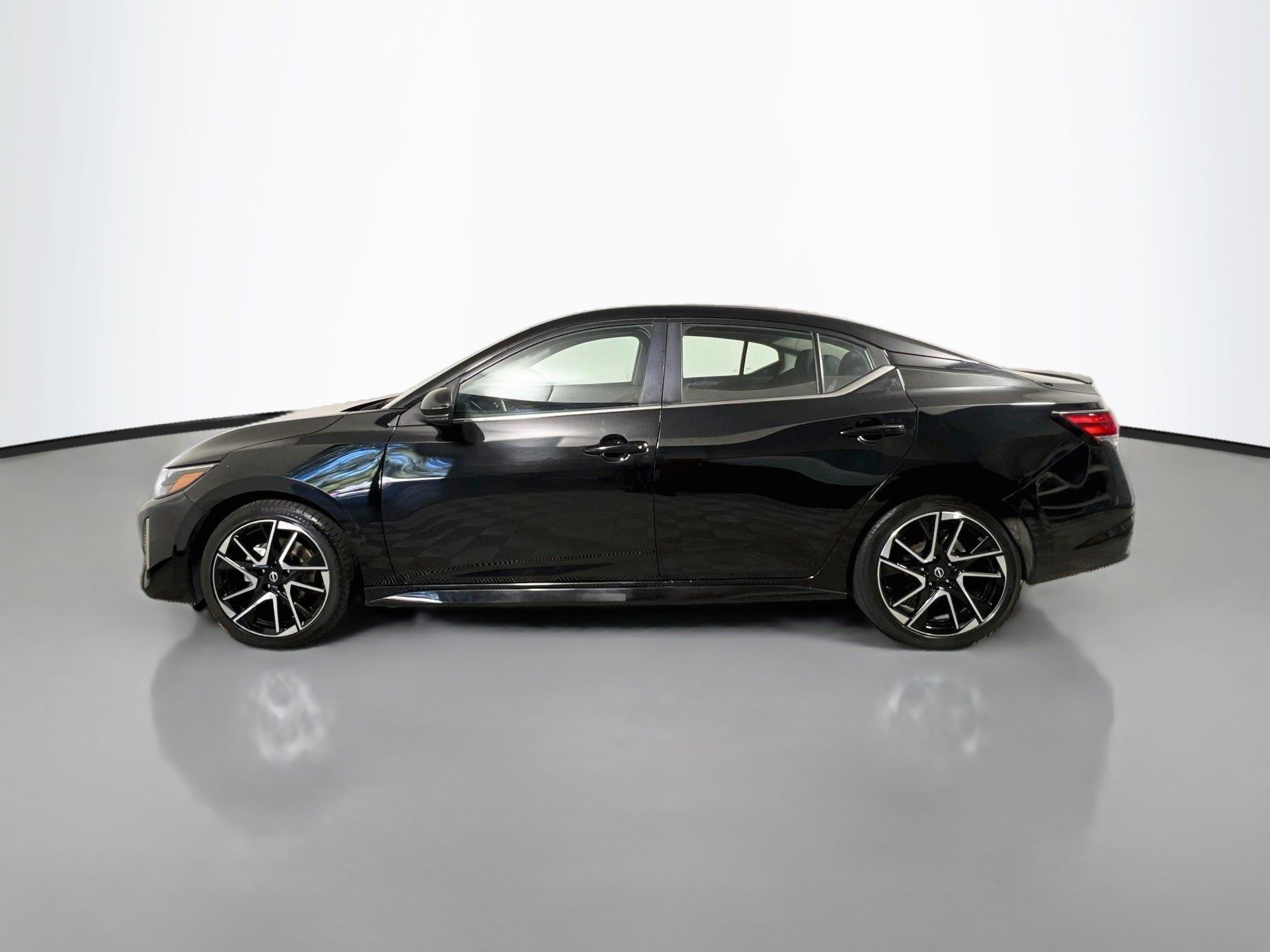 Used 2025 Nissan Sentra SR FWD image 9