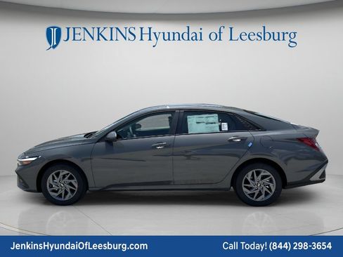 New 2026 Hyundai Elantra Hybrid FWD image 9