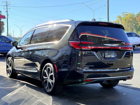 Used 2021 Chrysler Pacifica Pinnacle image 5
