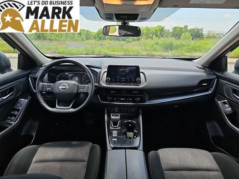 Used 2025 Nissan Rogue SV FWD image 19