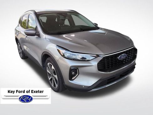 Used 2023 Ford Escape Platinum AWD/4WD image 2