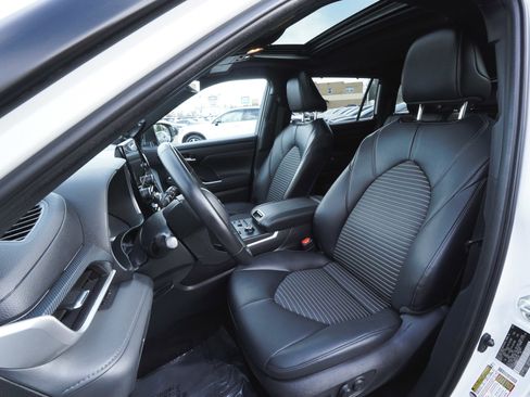 Used 2023 Toyota Highlander XSE image 37