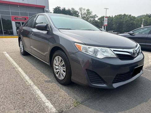 Used 2014 Toyota Camry LE FWD image 3