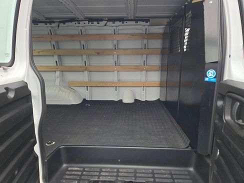 Used 2024 GMC Savana 2500 w/ Driver Convenience Package image 8