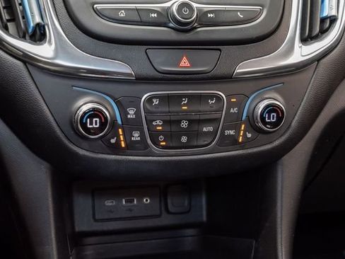 Used 2020 Chevrolet Equinox LT w/ Driver Convenience Package FWD image 18