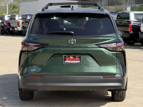 New 2026 Toyota Sienna XLE image 5