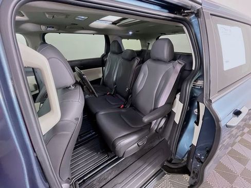 Used 2024 Kia Carnival SX Prestige image 25