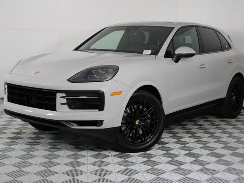 Certified 2024 Porsche Cayenne AWD/4WD image 1
