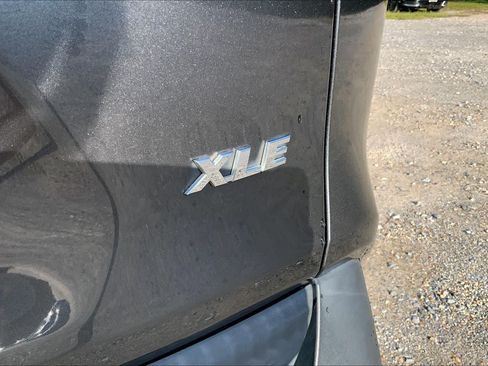 Used 2021 Toyota RAV4 XLE Premium FWD image 10