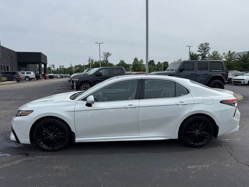 Used 2021 Toyota Camry XSE FWD image 6