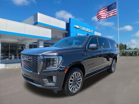 Used 2023 GMC Yukon XL Denali Ultimate AWD/4WD image 8