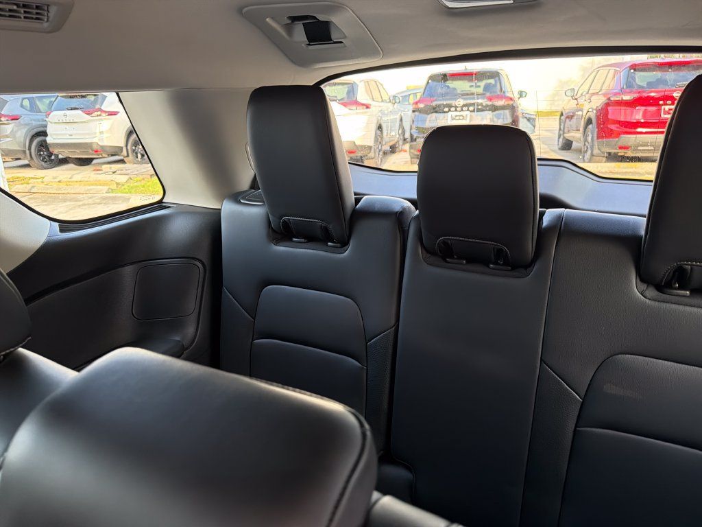 Certified 2025 Nissan Pathfinder SL AWD/4WD image 34