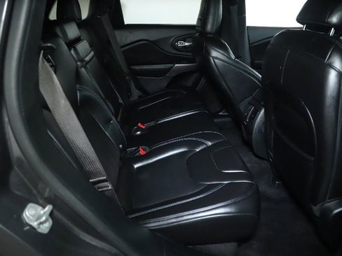 Used 2019 Jeep Cherokee Latitude Plus w/ Cold Weather Group image 32