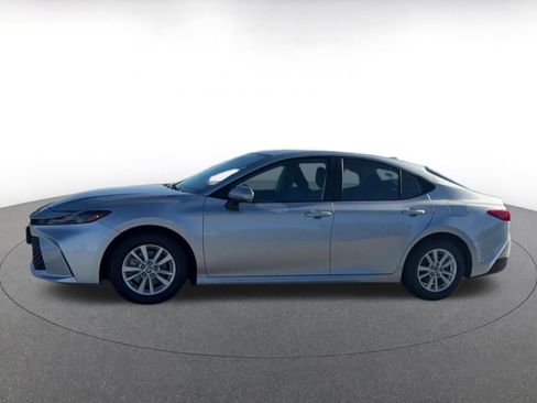 Used 2025 Toyota Camry LE image 8