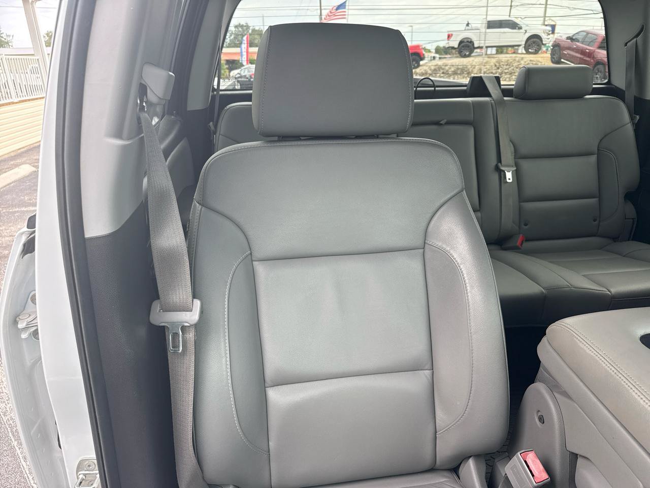 Used 2016 GMC Sierra 2500 SLT w/ Duramax Plus Package AWD/4WD image 9