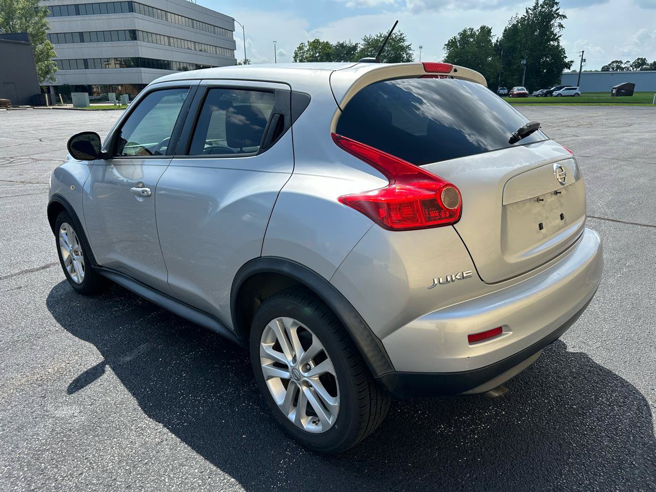 Used 2013 Nissan Juke SV FWD image 3