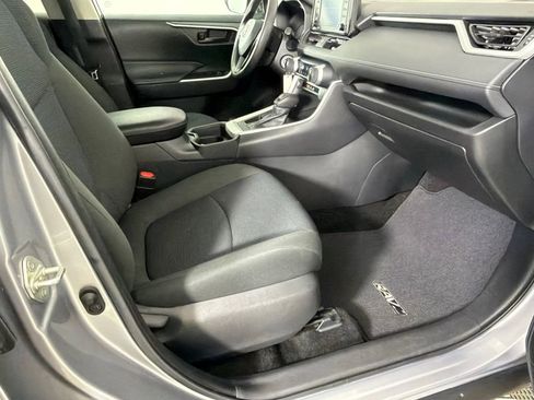 Used 2021 Toyota RAV4 LE FWD image 13
