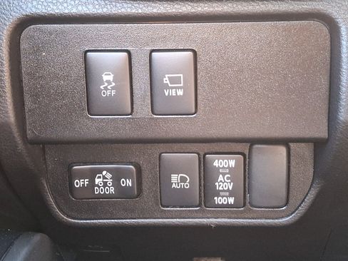 Used 2022 Toyota Tacoma TRD Sport w/ TRD Premium Sport Package AWD/4WD image 24