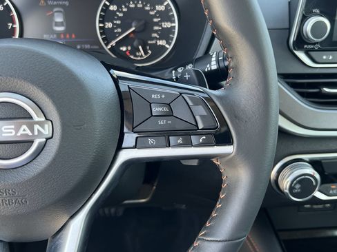 Used 2024 Nissan Altima 2.5 SR FWD image 10
