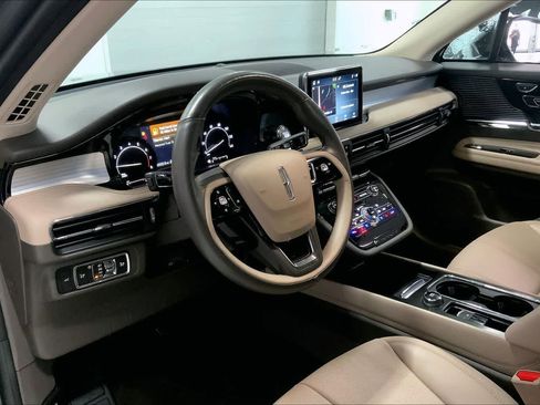 Used 2022 Lincoln Corsair AWD w/ Premium Package image 2
