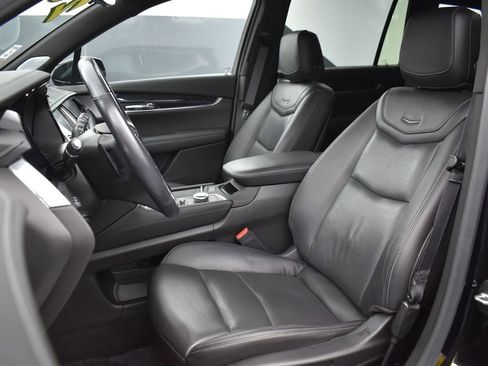 Used 2020 Cadillac XT6 Premium Luxury image 13
