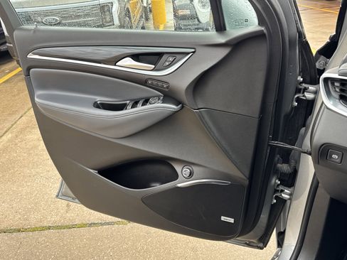 Used 2024 Buick Enclave Premium image 25