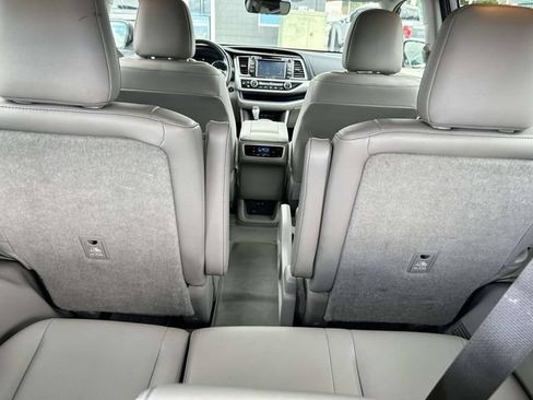 Used 2018 Toyota Highlander XLE FWD image 9